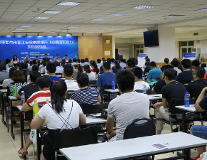 日女人骚逼北京国宁应急救援促进中心为职工应急逃生能力进行培训